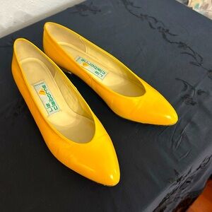 Vintage 80’s Yellow Liz Claiborne pumps